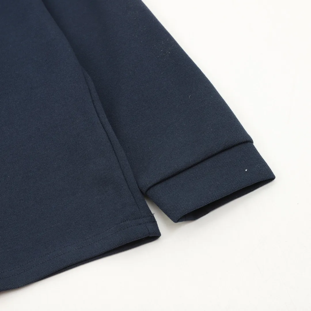 🅿️380 CH/Cro cross embroidered lapel long-sleeved polo shirt made of customized fabric. DuPont Sorona material is added, which is skin-friendly, long-lasting antibacterial, anti-mite, and more washable. The cotton thread has been repeatedly processed to remove inferior coarse fibers and impurities, leaving only high-quality cotton fibers, making the fabric more advanced and classy. Environmentally friendly polishing enzyme technology gives the fabric a clean appearance and clear texture. Simple and exquisite! Full of sense of ceremony! Simple and luxurious, full of design! It gives people a simple but not boring feeling, creating a low-key and unique personalized fashion! Fine workmanship, compare with the counters! A highly recognizable long-sleeved style with great upper body effect!!! Super versatile! Same style for men and women. Size：S-L